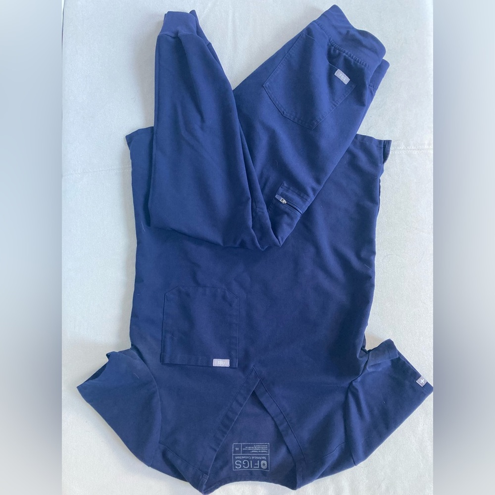 FIGS set NAVY (Catarina Top/Zamora Joggers)